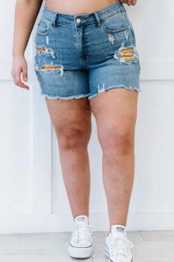 Trendsi 2XL Judy Blue Sandra Retro Floral Print Patch Denim Shorts