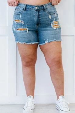 Trendsi 2XL Judy Blue Sandra Retro Floral Print Patch Denim Shorts