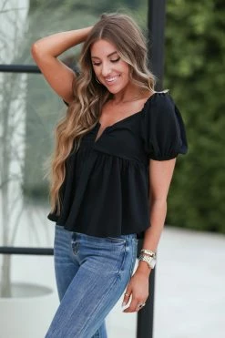 EN New Arrivals Come Into Bloom Top - Black