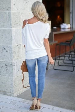 MA-01 Catching Feelings Top - White