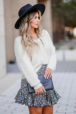 Newbury Kustom Medium Cuddle Up Pullover Sweater - Ivory