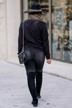 MA-01 Small CBRAND Face To Face Button Front Top - Black